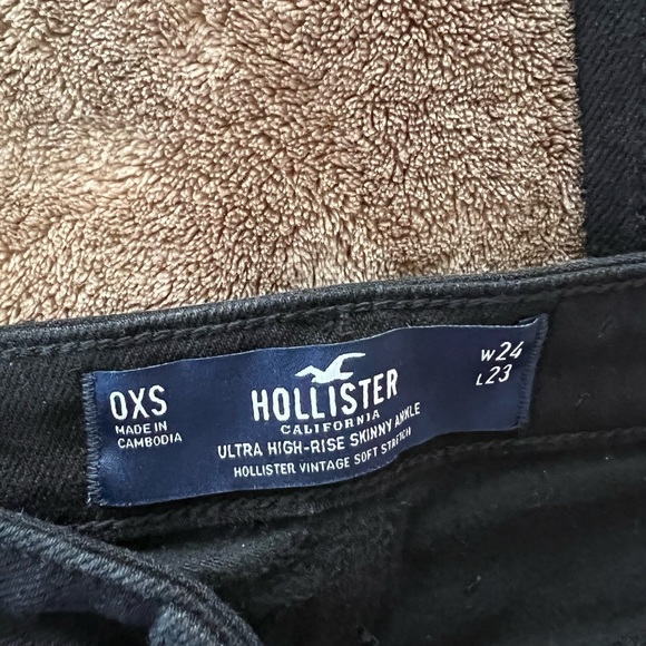 ULTRA HIGH-RISE BLACK SKINNY
ANKLE JEANS - Picture 6 of 6